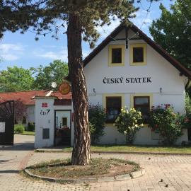Český Statek, hotel i Prag