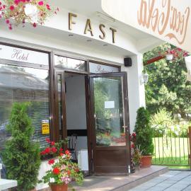 Pension Hotel Fast, hotel en Rădăuţi