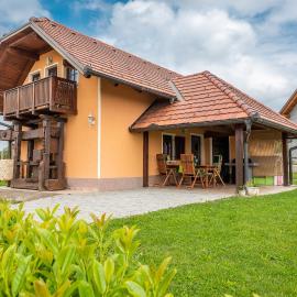 Wineyard getaway house, khách sạn ở Sevnica