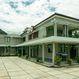 OYO 882 Puri Gevana Guest House, hotel en Padang