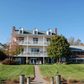Blue Heron Inn - A Bed and Breakfast LLC, hotel in Solomons