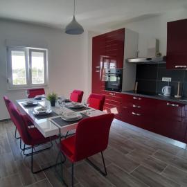 Holiday House Ivan, hotel i Donji Zemunik