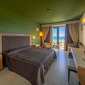 Cefalù Sea Palace، فندق في تشفالو