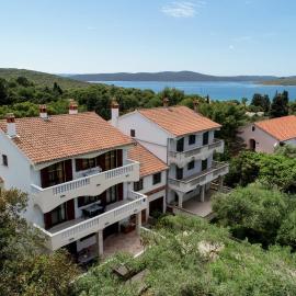 Apartments Mrva, hotel a Ugljan