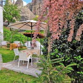 Sotiris Idyllic Garden House