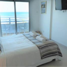 Larnaka Seaview Luxury Suites, Hotel in Larnaka
