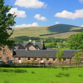 Arndean Cottages, Hotel in Dollar