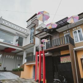 RedDoorz Syariah @ Jalan Dieng, hotel in Wonosobo