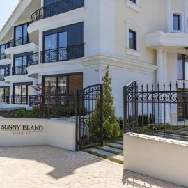 Azur Apartment Deluxe, hotel in Chernomorets