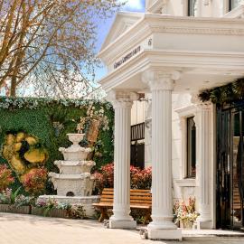 Grand Sapphire Hotel & Banqueting, hotel di Croydon
