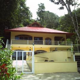Villa Vista Verde Ground Floor Home, Save Hundreds on your trip, Reduced Prices on Tours, hotel a Quepos