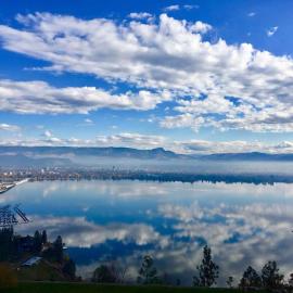 Lake and Bridge View Vacation Home, hotel u gradu West Kelowna