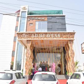 HOTEL JD HEAVENS, hotel a Jhajjar