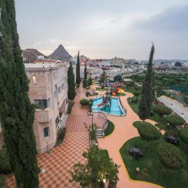 Seven Gardens Pro, hotel Al-Hadában