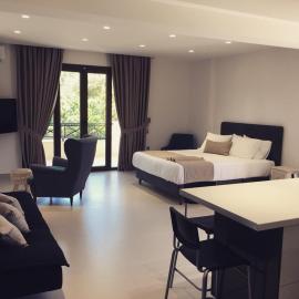 입소스에 위치한 호텔 The Little Prince Luxury Suites