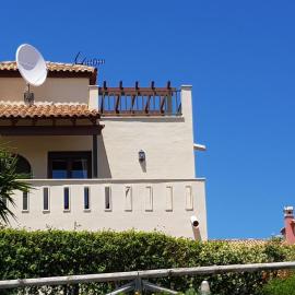 Costa Esuri 3 Bedroom House, Pool Access, Private Parking, Garden BBQ, hotel sa Ayamonte