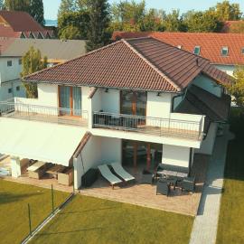 Beachside Apartment, hotel in Szántód