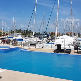Marina Hotel at Shelter Bay, viešbutis mieste Kolonas