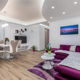 Apartment R & Z-Brand new family apartment with a spacious yard, hotel in Fažana