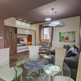 Cosy Luxury Flat in the Centrum- 90sqm - 3 rooms., hotel in Varna City