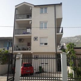 Apartment Perutović, hotel in Sutomore