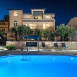Apartments Katarina with swimming pool, ξενοδοχείο σε Stobreč