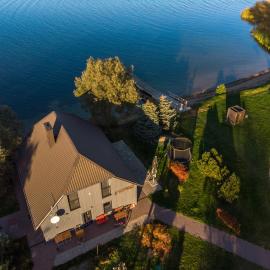 Vivaldi Lake House, хотел в Meteliai