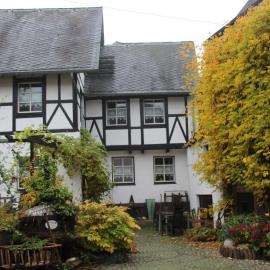 Ferienhaus Haus am Pütz, hotel v mestu Wintrich