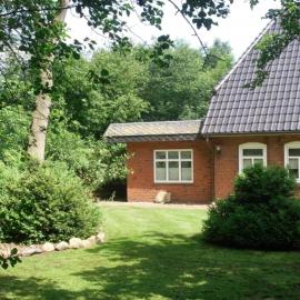 Hof Glücksburg، فندق في Dörpum