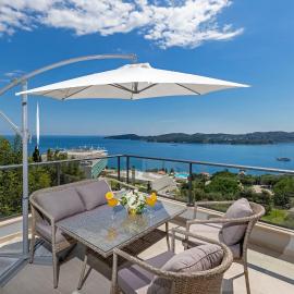 Apartmani D & J with Heated Pool & Stunning Sea View