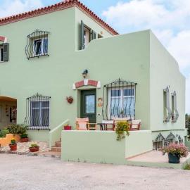 MaGea-Thalassa,Top floor Cretan studio with views