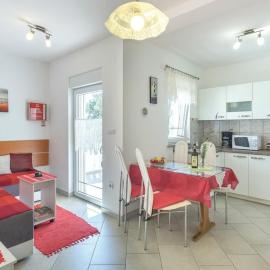 Apartmani Lisičak A2+2 โรงแรมในวอดิยัน