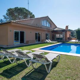 5 bedroom house in Begur with private pool and garden Ref.H53, viešbutis mieste Begūras