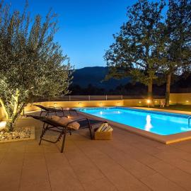 VILLA SKURA private heated pool 32m2, summer kitchen, 4 bedrooms, garden