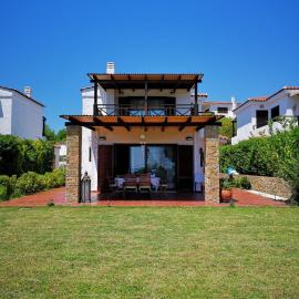 Luxury Sea View Vila 125m2, hotel in Siviri