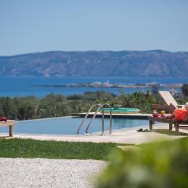 Agarathos Rooms & Pool Kaliviani -On the road to Balos