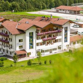 Hotel Bergkristall, hotel in Brenner