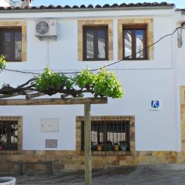 Vivienda rural fuente de los gusarapos