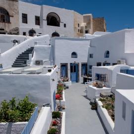 Labyrinth Traditional Houses, מלון בפירגוס