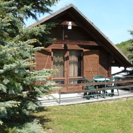 Chaty u Loveckého zámečku, hotel a Buchlovice
