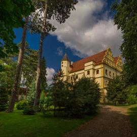 Zamek w Czernej, hotel a Czerna