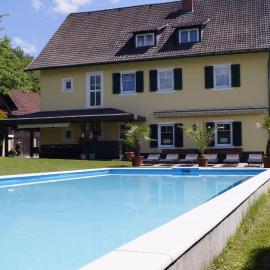 Pension DOBERNIG - CONTACTLESS CHECK IN/STAY, hotel v Klagenfurte