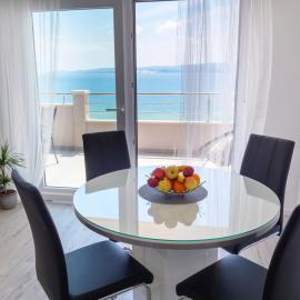 Apartmani Ticinovic, Hotel in Omiš