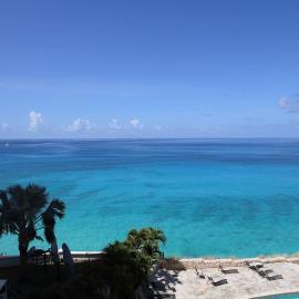 Luxury Oceanfront Clifftop condo, Breathtaking View, Private Beach, 2bdr 2bthr 1500sqft, hotel a Cupecoy