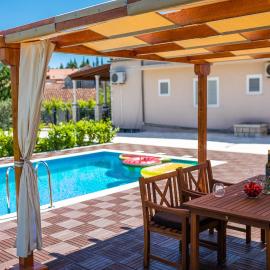 Sunny House, hotel in Korčula