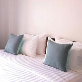 RoongThoeng Place Hotel, hotel en Thoeng