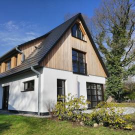 Darßer Strandgut - Haus Ahrenshooper Holz, hotel in Ahrenshoop