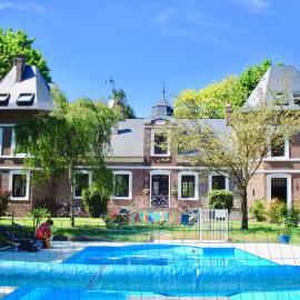 Grandcourt에 위치한 호텔 Chateau de la Vallee, Normandy PLUS its adjacent Cottage, sleeps a total of 26