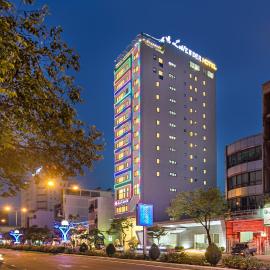 Lavender Riverside Hotel