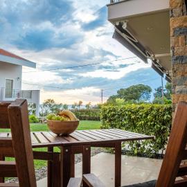 Nikiti में, होटल Royalty Suites Seaside